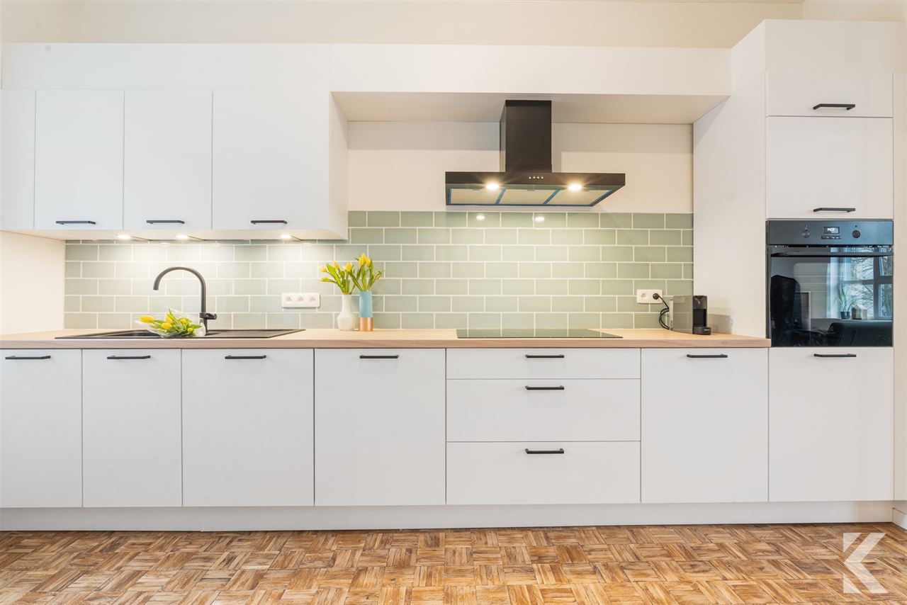 Magnifiek gerenoveerde duplex met 3 slaapkamers + terras!