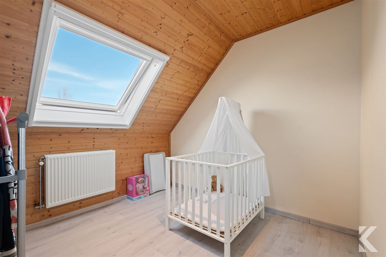 Enorme rijwoning met 4 slaapkamers,tuin,veranda & bijgebouw