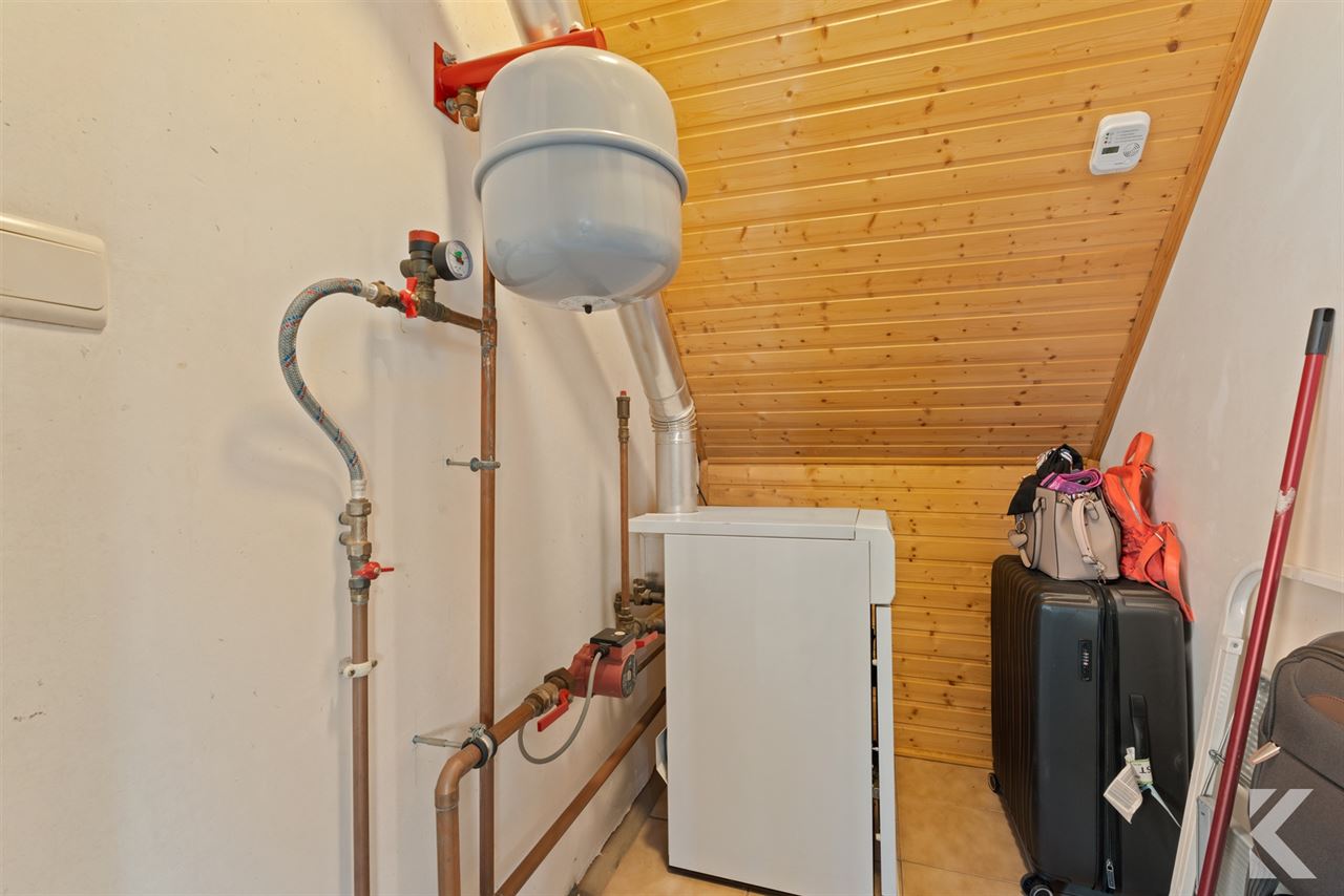 Enorme rijwoning met 4 slaapkamers,tuin,veranda & bijgebouw
