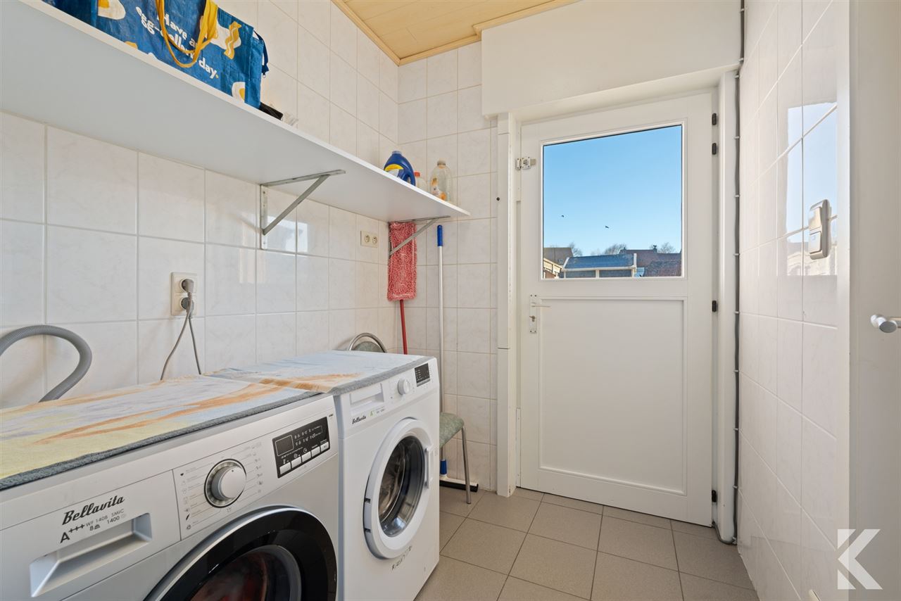 Enorme rijwoning met 4 slaapkamers,tuin,veranda & bijgebouw
