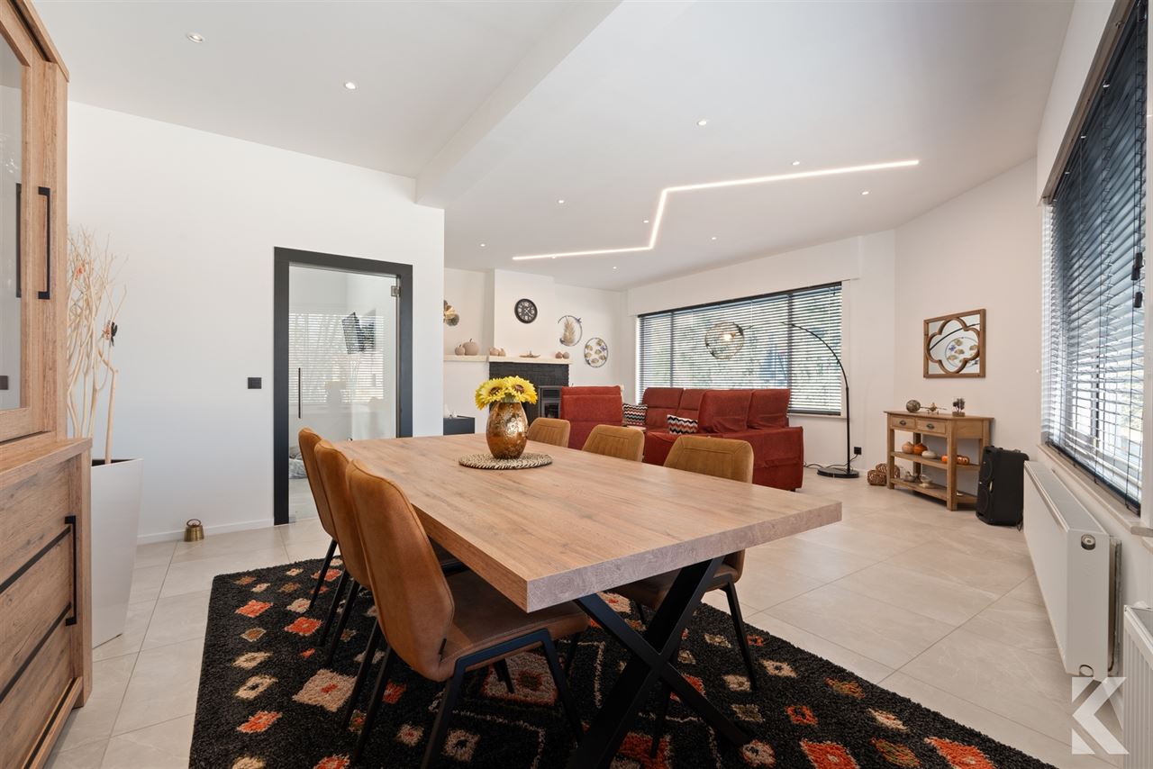 Gigantische, prachtig gerenoveerde woning met garage