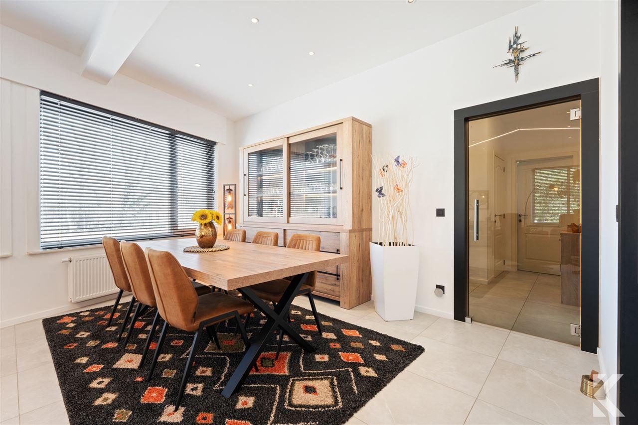 Gigantische, prachtig gerenoveerde woning met garage