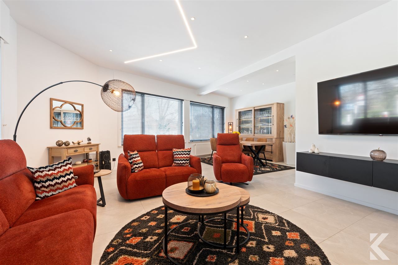 Gigantische, prachtig gerenoveerde woning met garage