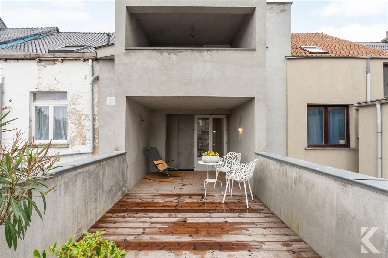 Magnifiek gerenoveerde duplex met 3 slaapkamers + terras!