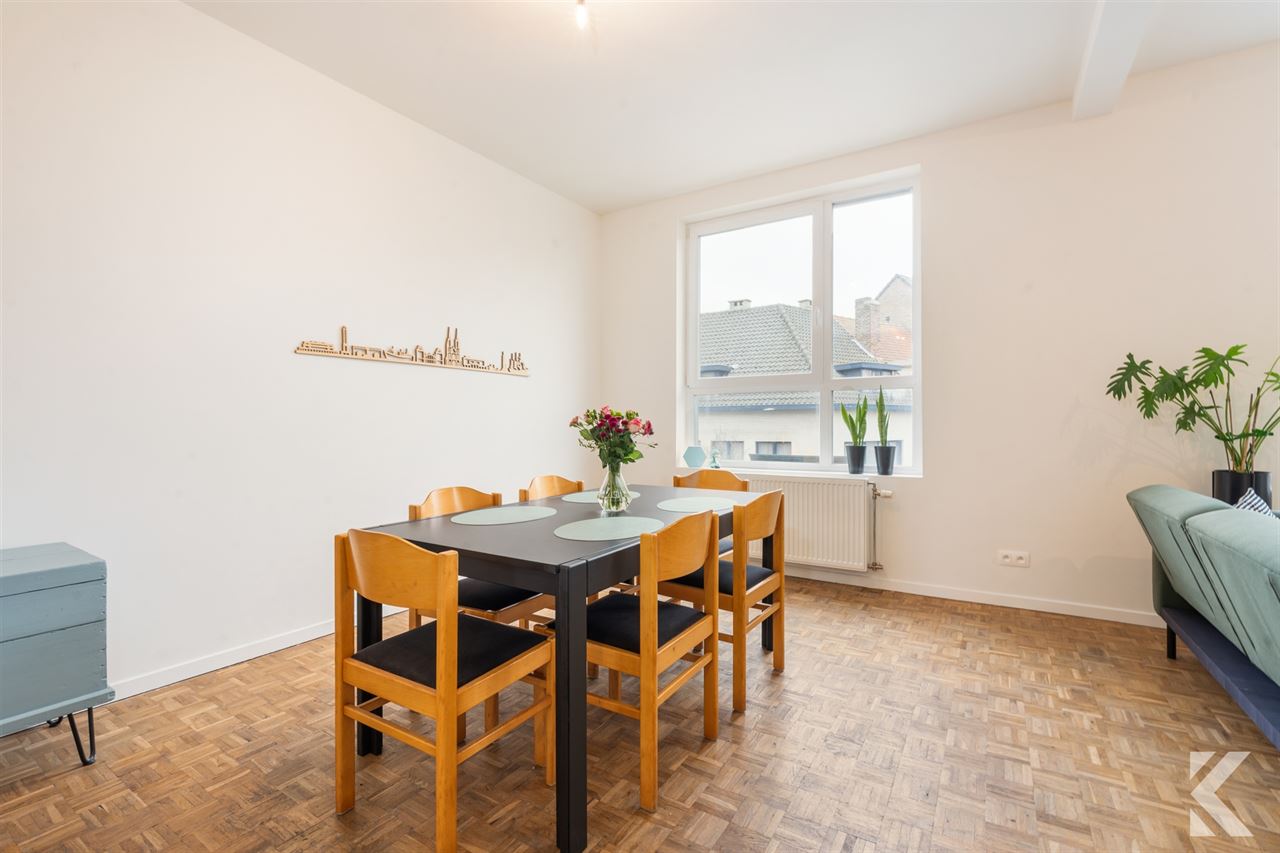 Magnifiek gerenoveerde duplex met 3 slaapkamers + terras!