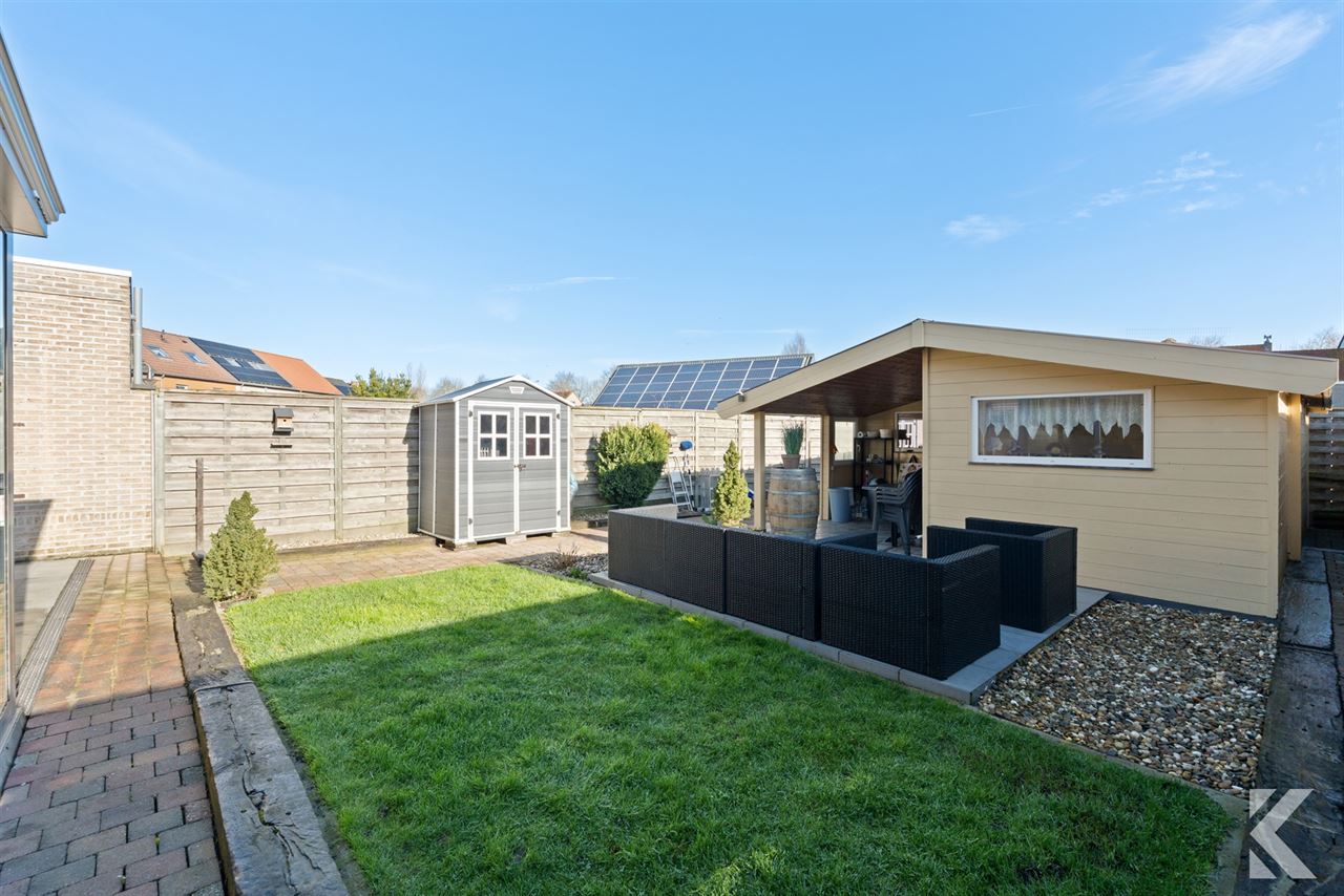 Enorme rijwoning met 4 slaapkamers,tuin,veranda & bijgebouw