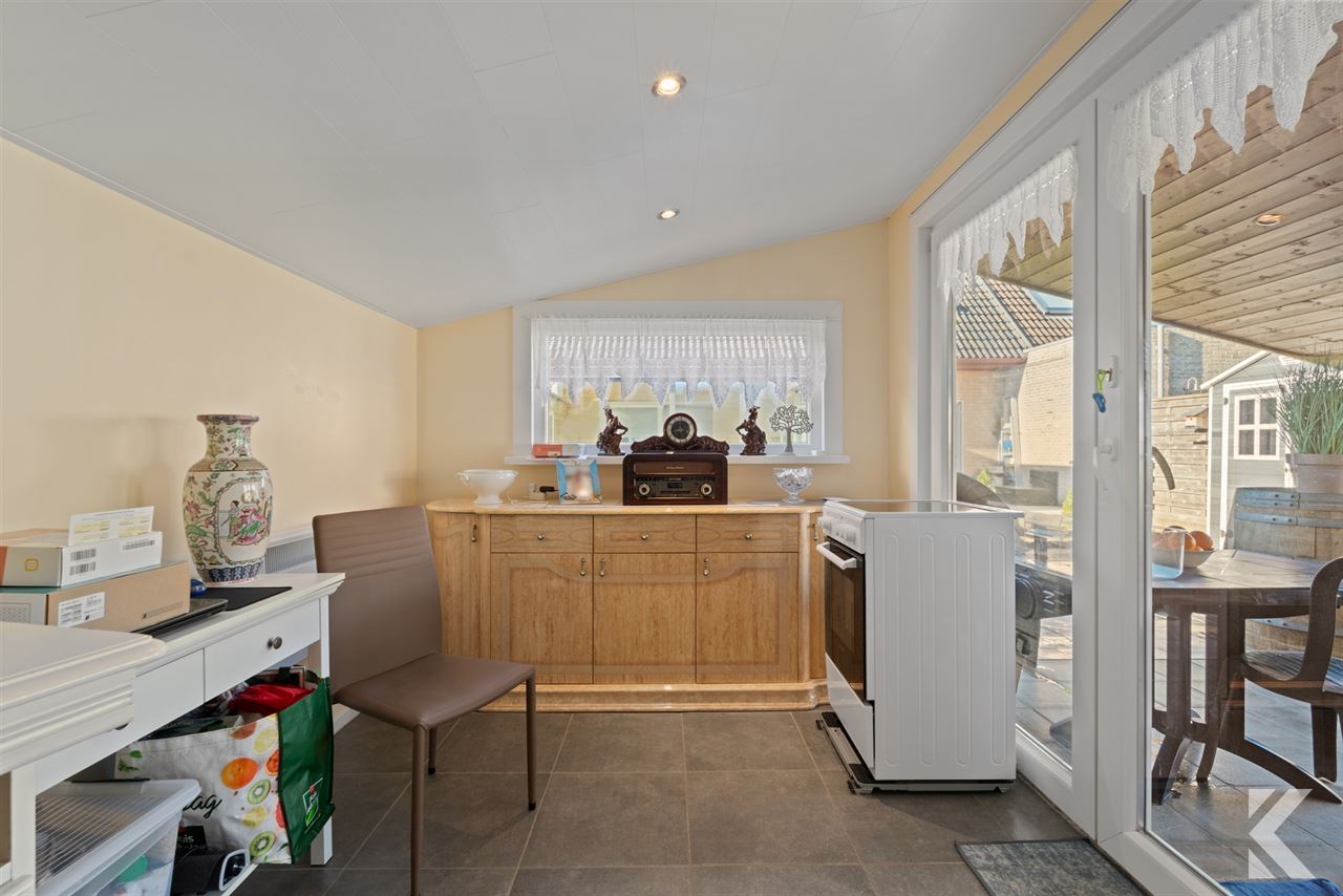 Enorme rijwoning met 4 slaapkamers,tuin,veranda & bijgebouw
