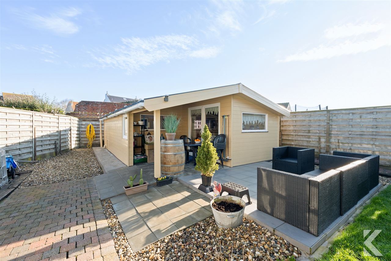 Enorme rijwoning met 4 slaapkamers,tuin,veranda & bijgebouw