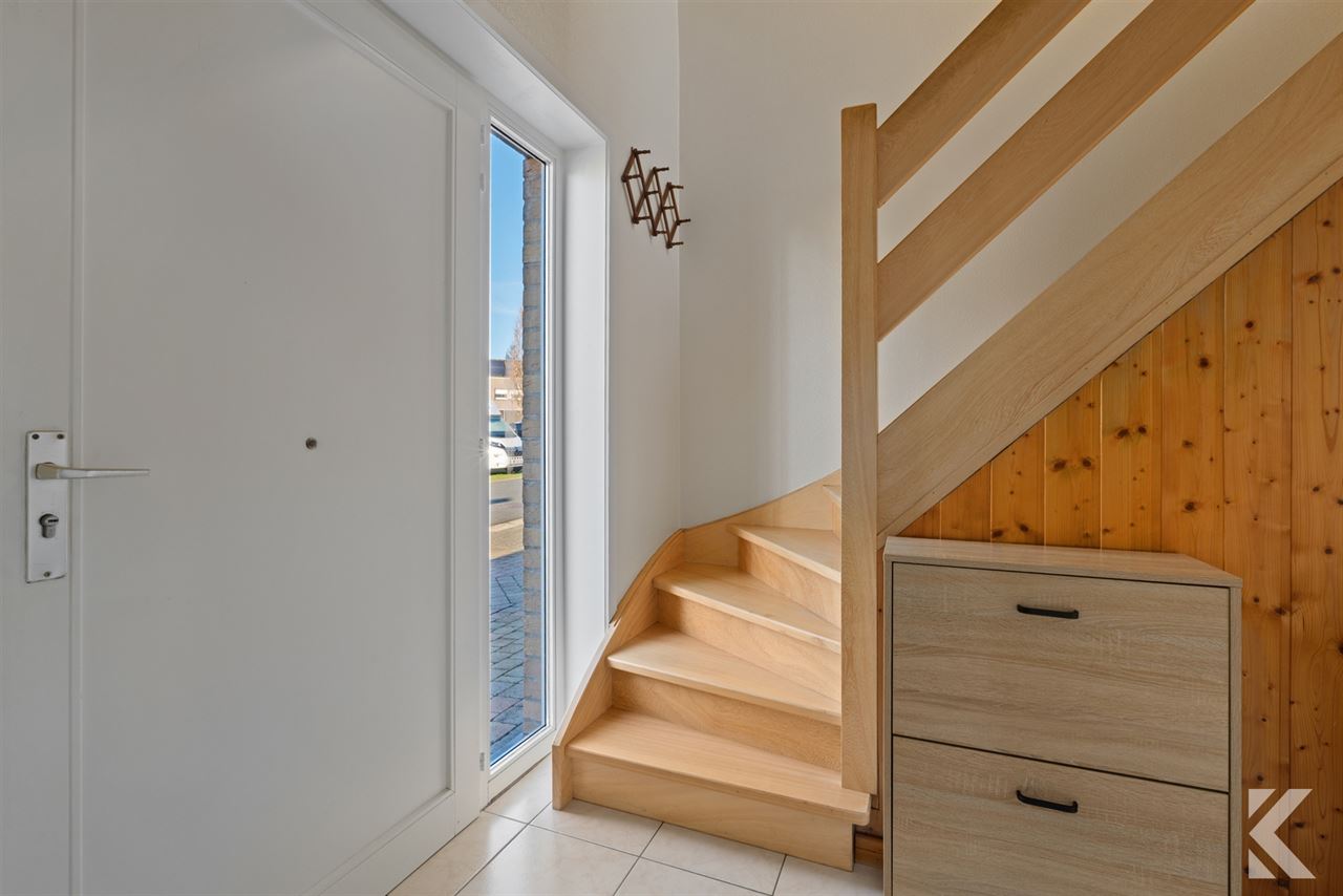 Enorme rijwoning met 4 slaapkamers,tuin,veranda & bijgebouw