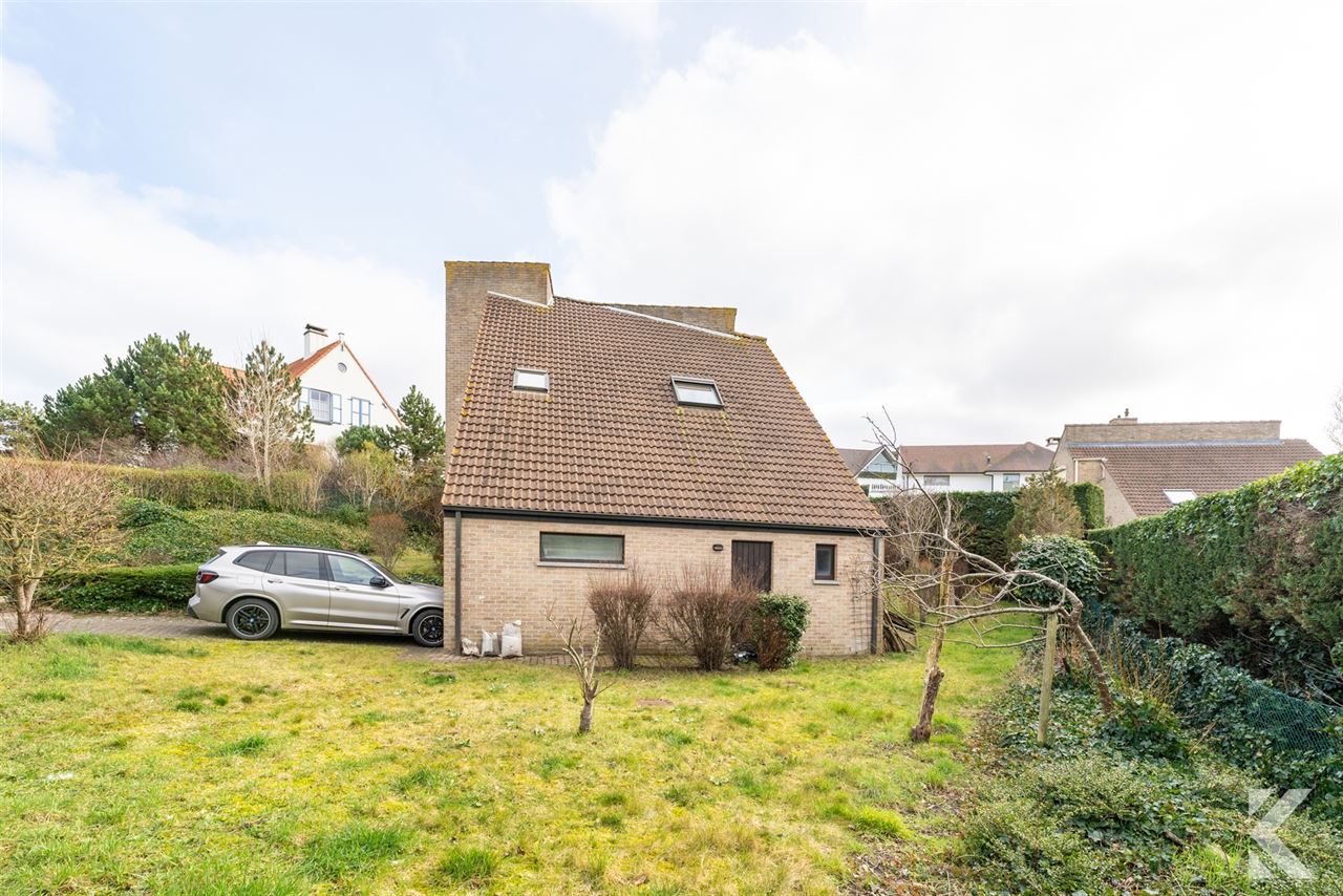 Enorme,volledig onderkelderde villa in gegeerde Simli wijk
