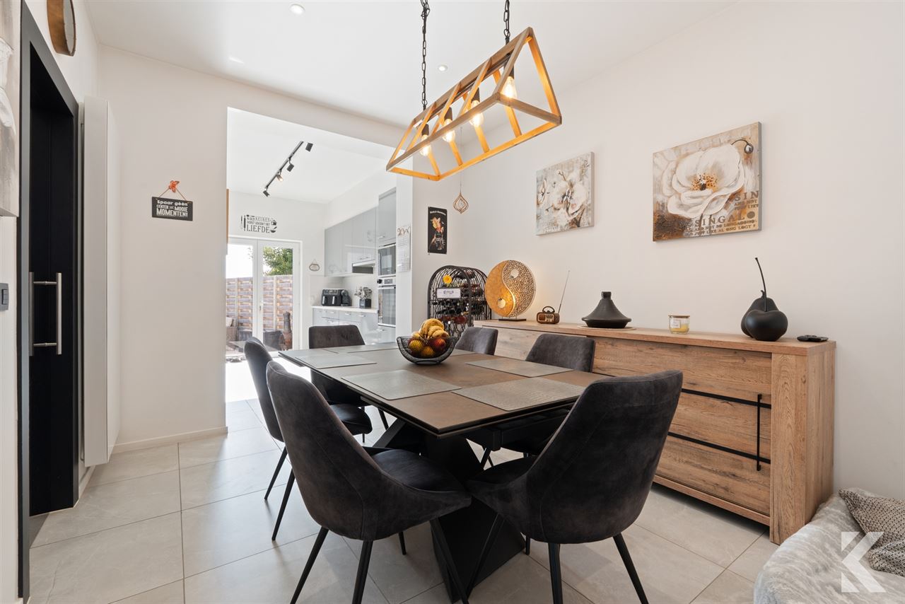 Gigantische, prachtig gerenoveerde woning met garage