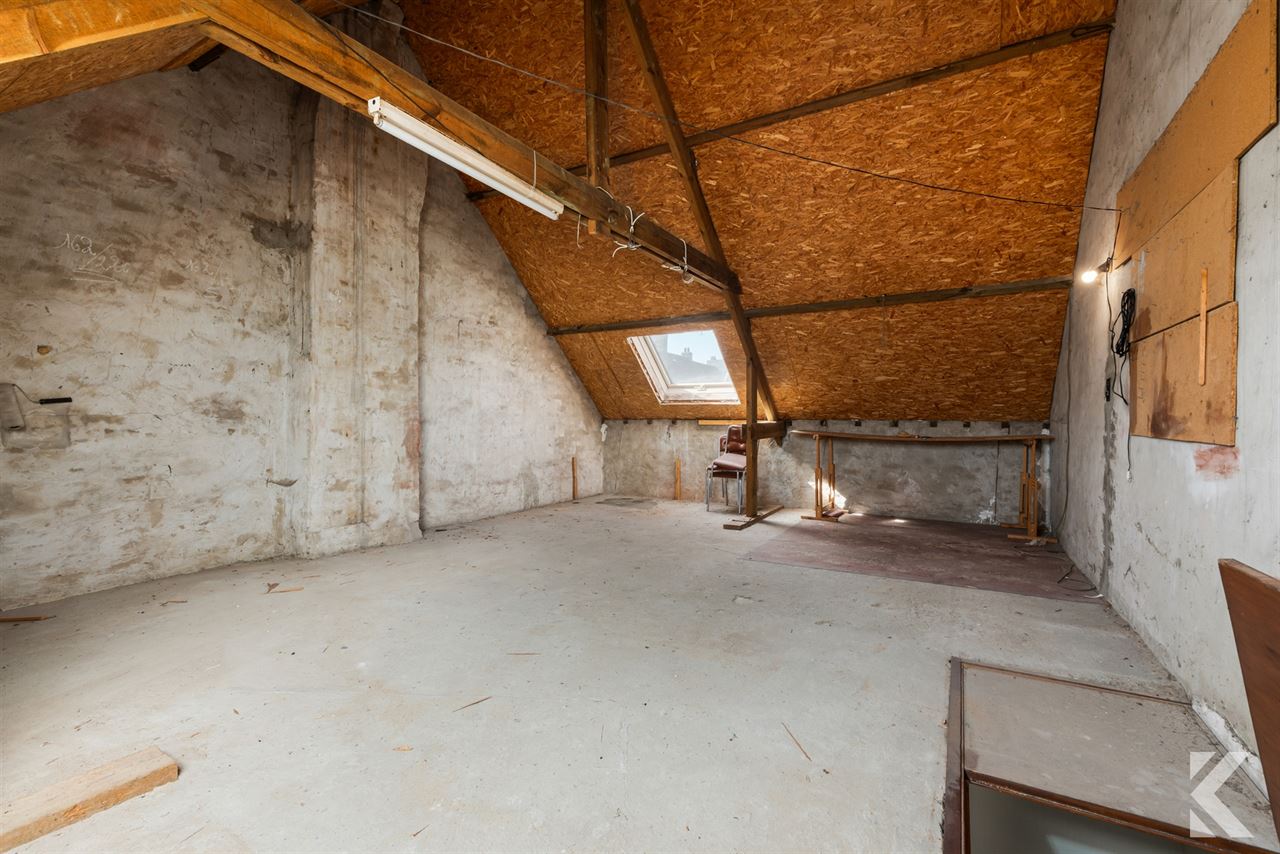 Rijwoning met garage, 3 slpk, tuin, gigantische zolder.