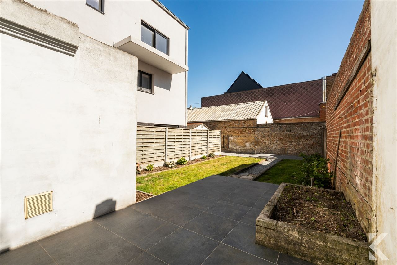 Rijwoning met garage, 3 slpk, tuin, gigantische zolder.