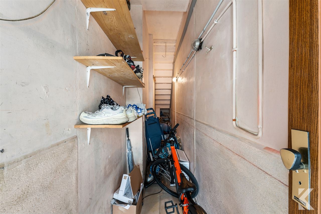 Volledig gerenoveerde woning met 3 slpk, 2 bdk,zonnige koer