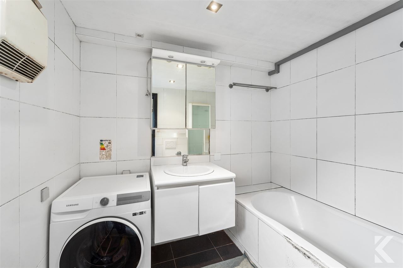 Volledig gerenoveerde woning met 3 slpk, 2 bdk,zonnige koer