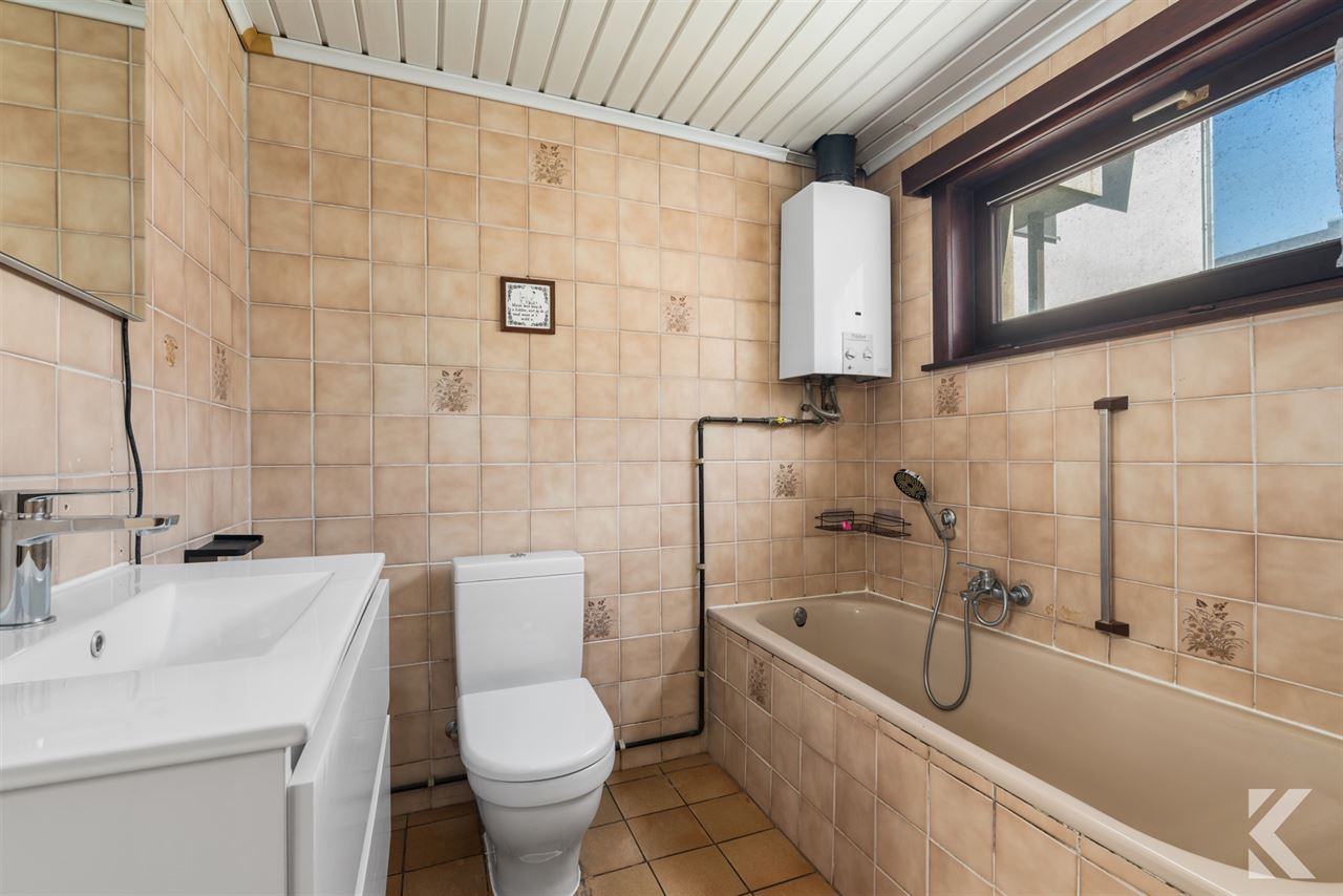 Rijwoning met garage, 3 slpk, tuin, gigantische zolder.