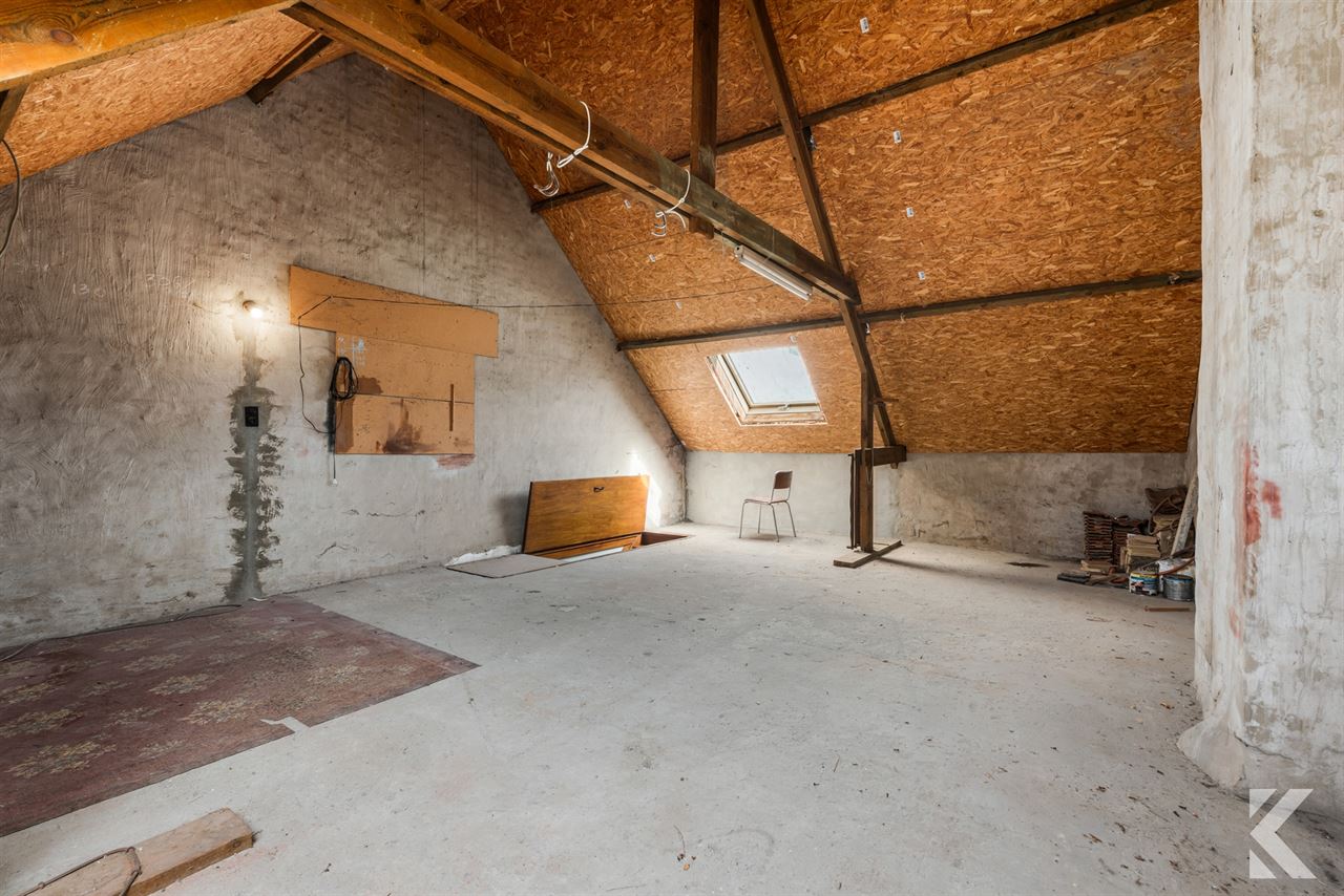 Rijwoning met garage, 3 slpk, tuin, gigantische zolder.