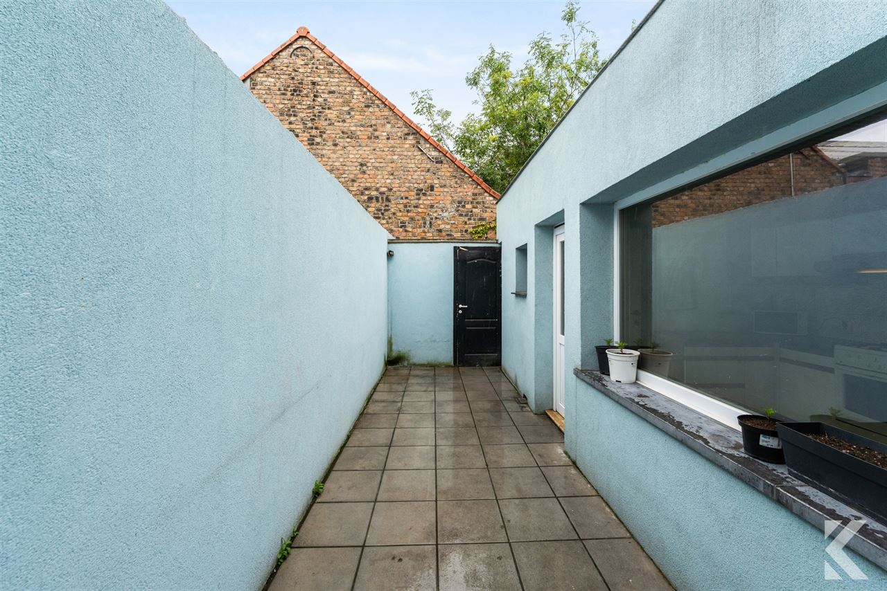 Volledig gerenoveerde woning met 3 slpk, 2 bdk,zonnige koer