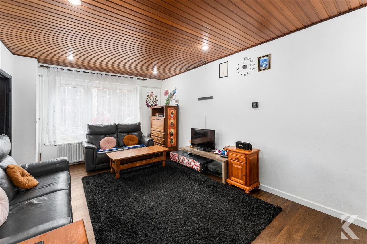 Volledig gerenoveerde woning met 3 slpk, 2 bdk,zonnige koer