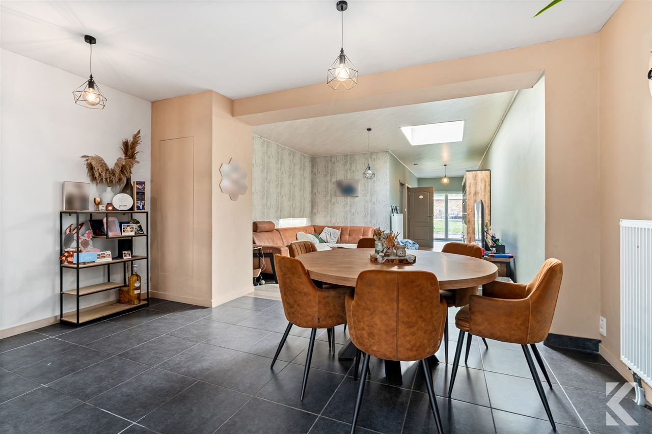Instapklare gezinswoning met 3 slpkm, grote tuin/terrassen