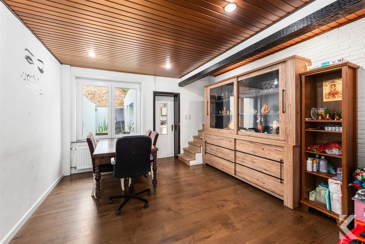 Volledig gerenoveerde woning met 3 slpk, 2 bdk,zonnige koer