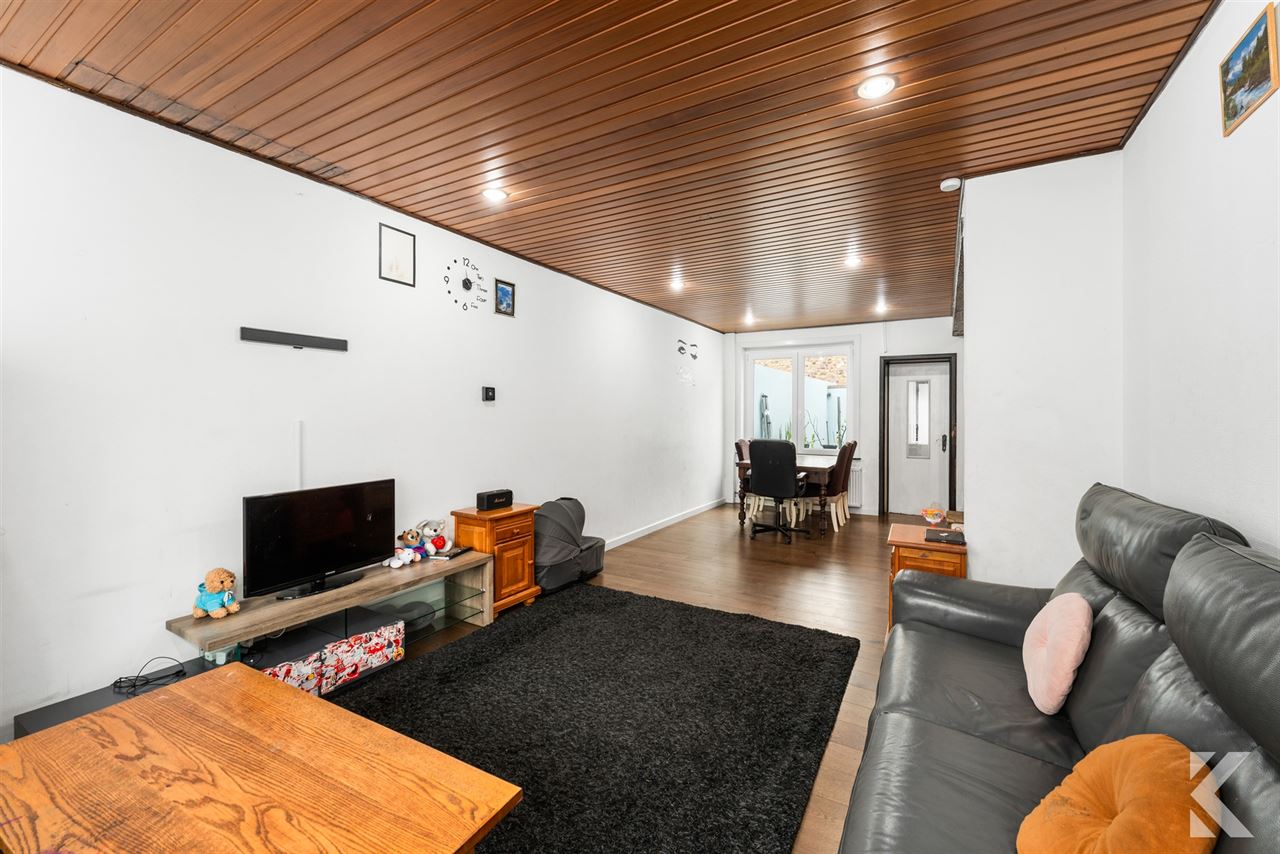 Volledig gerenoveerde woning met 3 slpk, 2 bdk,zonnige koer