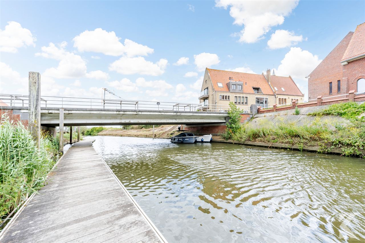 Volledig gerenoveerde woning met 4 slaapkamers en tuin.