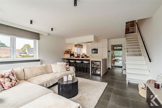 Lichtrijke duplex, 2 slpk., prachtige keuken & badkamer