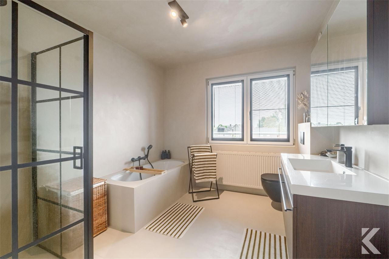 Lichtrijke duplex, 2 slpk., prachtige keuken & badkamer