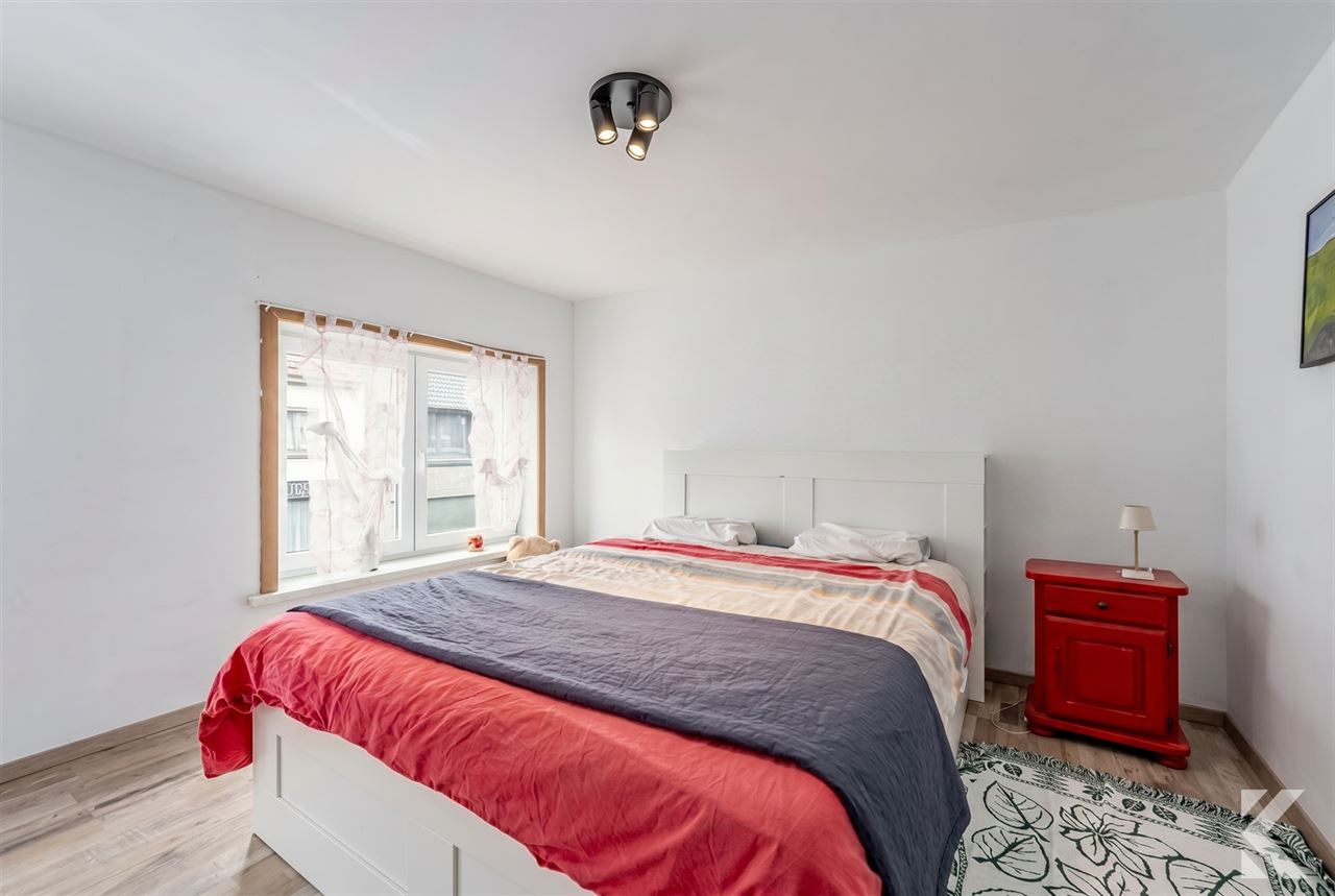 Volledig gerenoveerde woning met 4 slaapkamers en tuin.