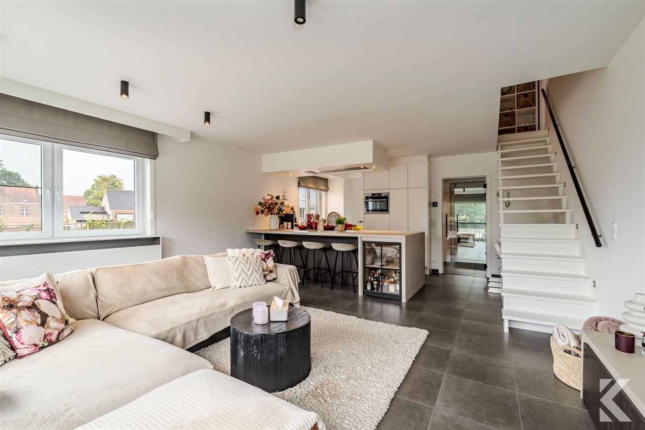 Lichtrijke duplex, 2 slpk., prachtige keuken & badkamer
