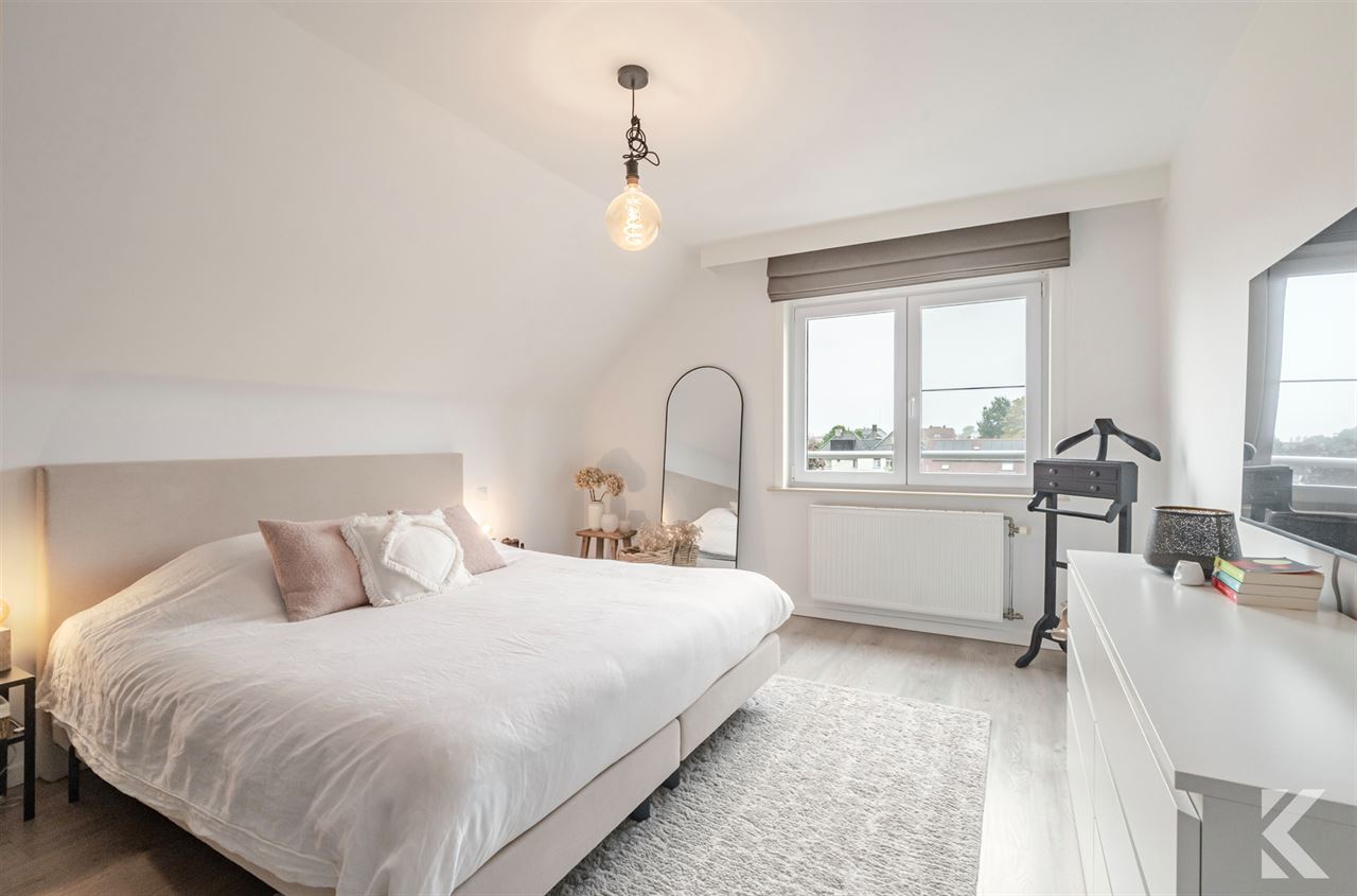 Lichtrijke duplex, 2 slpk., prachtige keuken & badkamer