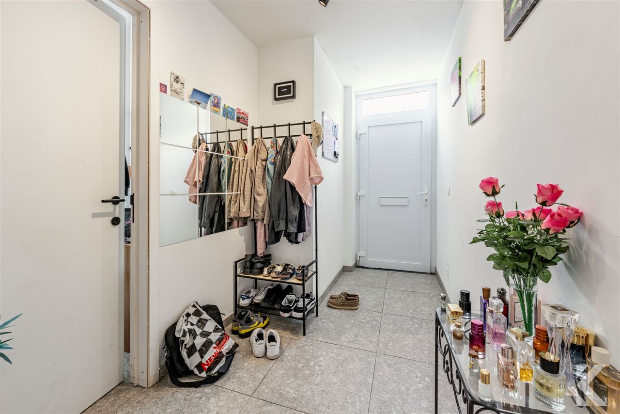 Volledig gerenoveerde woning met 4 slaapkamers en tuin.