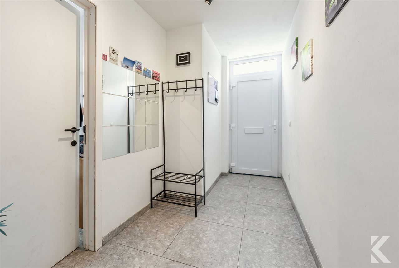 Volledig gerenoveerde woning met 4 slaapkamers en tuin.