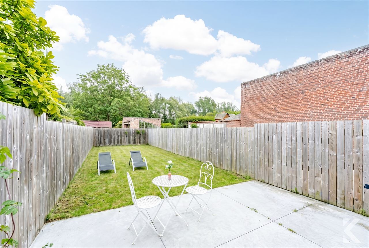 Volledig gerenoveerde woning met 4 slaapkamers en tuin.
