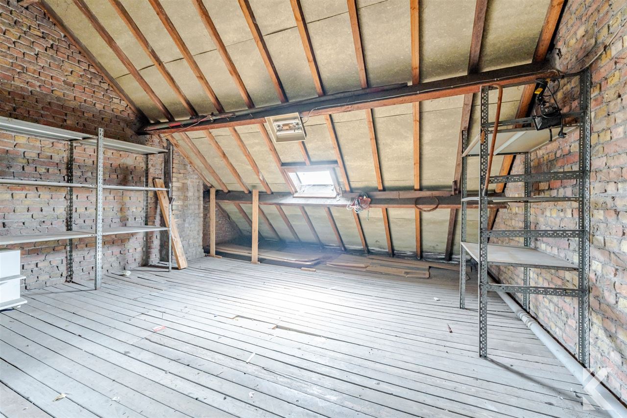 Te renoveren woning met veel potentieel en ruime zolder