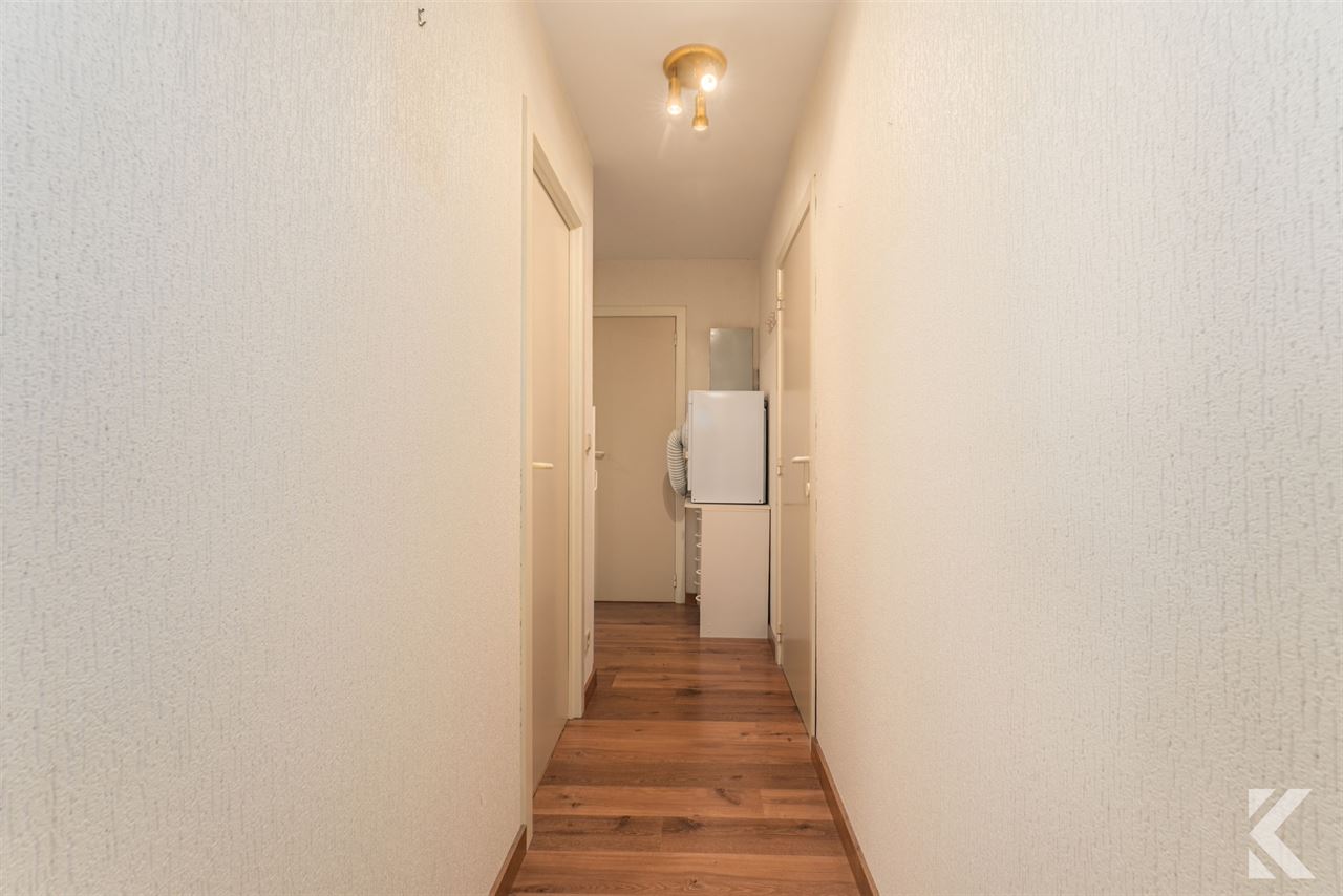 Instapklaar 2-slaapkamer app. met zijdelings zeezicht