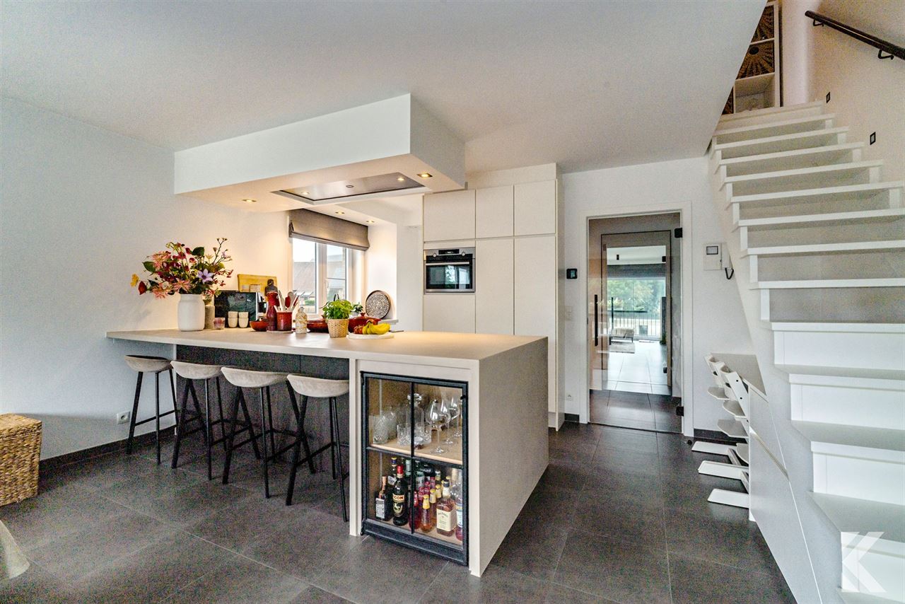 Lichtrijke duplex, 2 slpk., prachtige keuken & badkamer