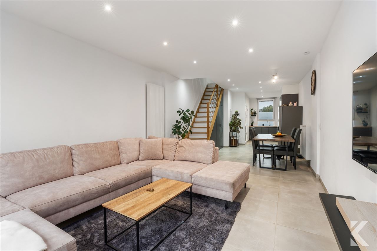 ALBATROSSTRAAT – VOLLEDIG GERENOVEERDE WONING MET TUIN