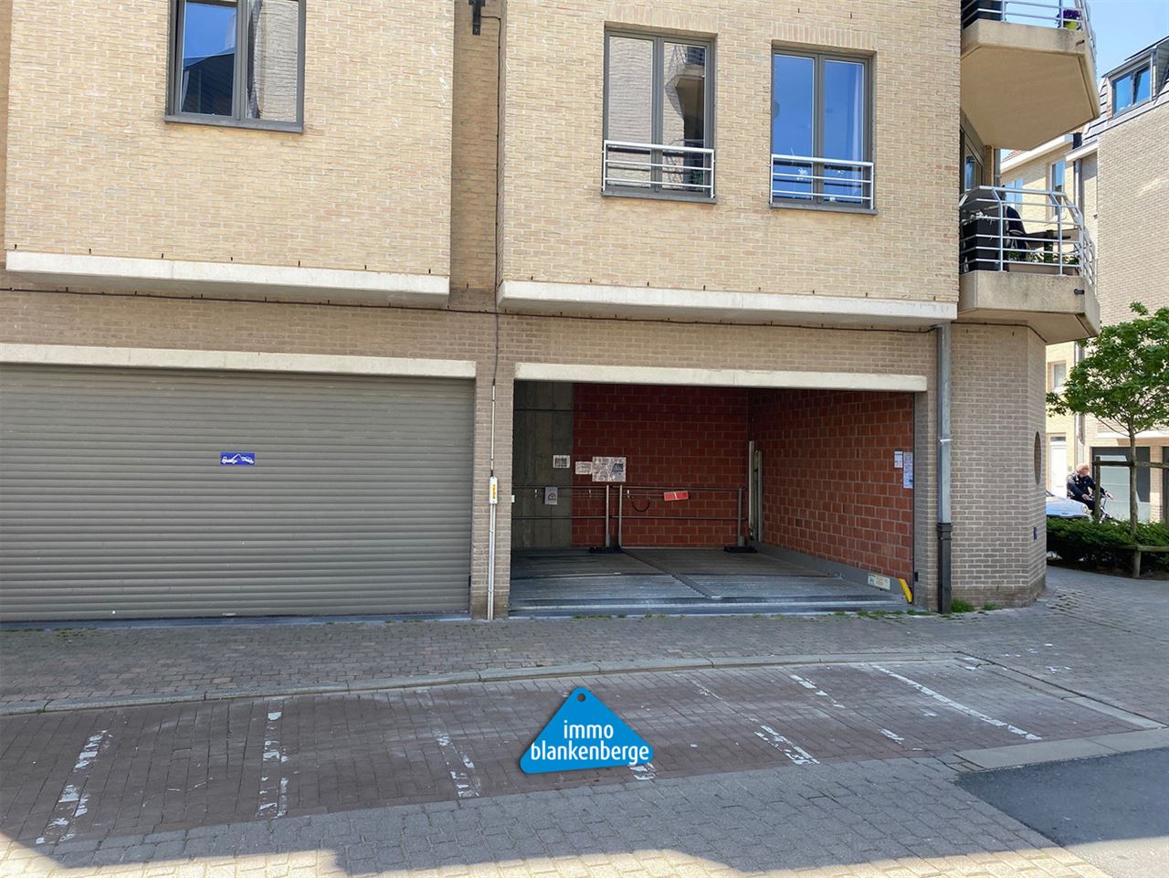 Centraal gelegen staanplaats in residentie Piazza