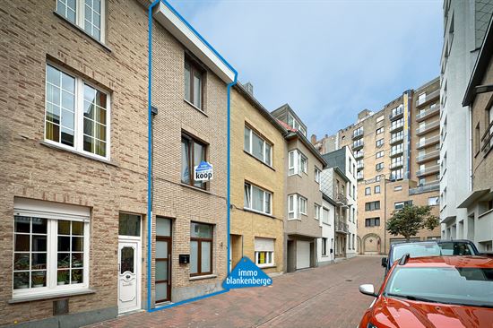 Ruime Rijwoning met 4 Slaapkamers Vlakbij de Zeedijk