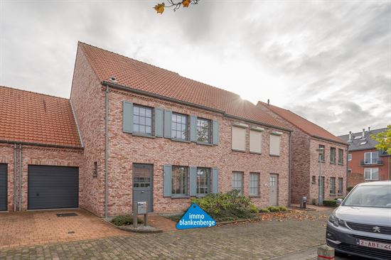 Ruime Rijwoning met Zuidgerichte Tuin en Vier Slaapkamers in Rustige Wijk