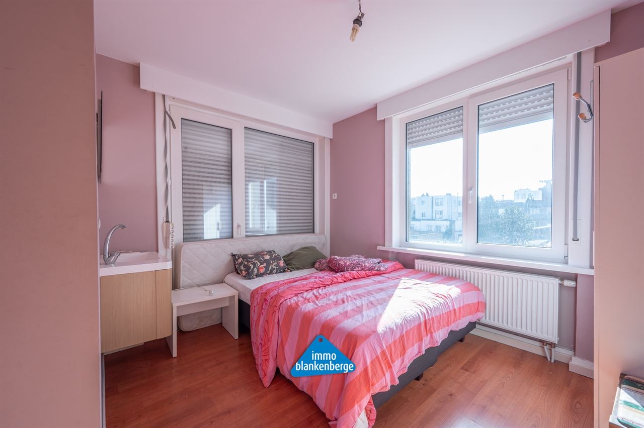 Zeer Ruim Appartement met 3 Slaapkamers nabij de Zeedijk