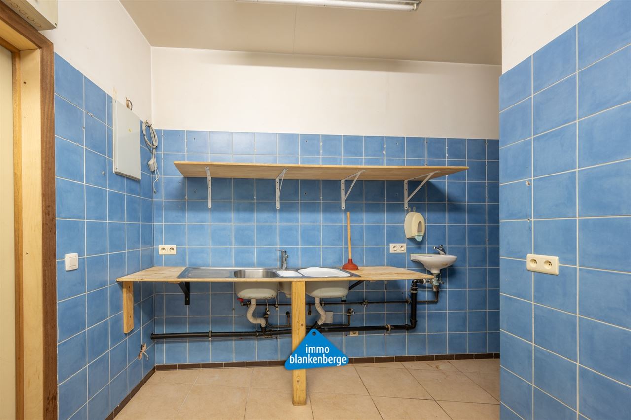 Handelspand op topligging bij de jachthaven – ideaal voor horeca