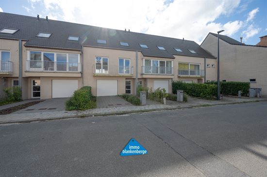 Bel-etage met een Lichtrijke Leefruimte, Grote Garage en een Zuidgerichte Tuin