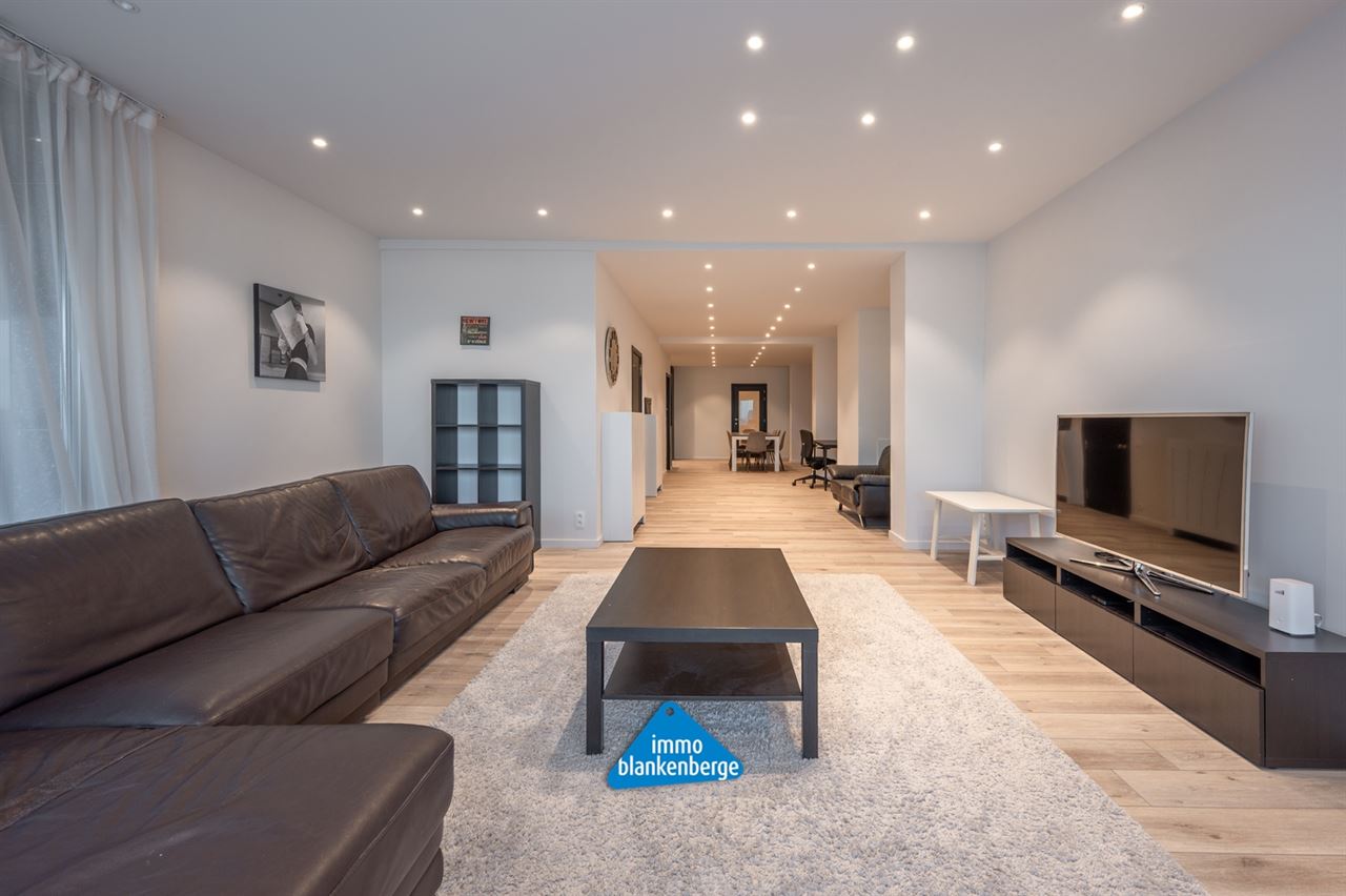Ruim Gelijkvloers Appartement op de Zeedijk met Frontaal Zeezicht