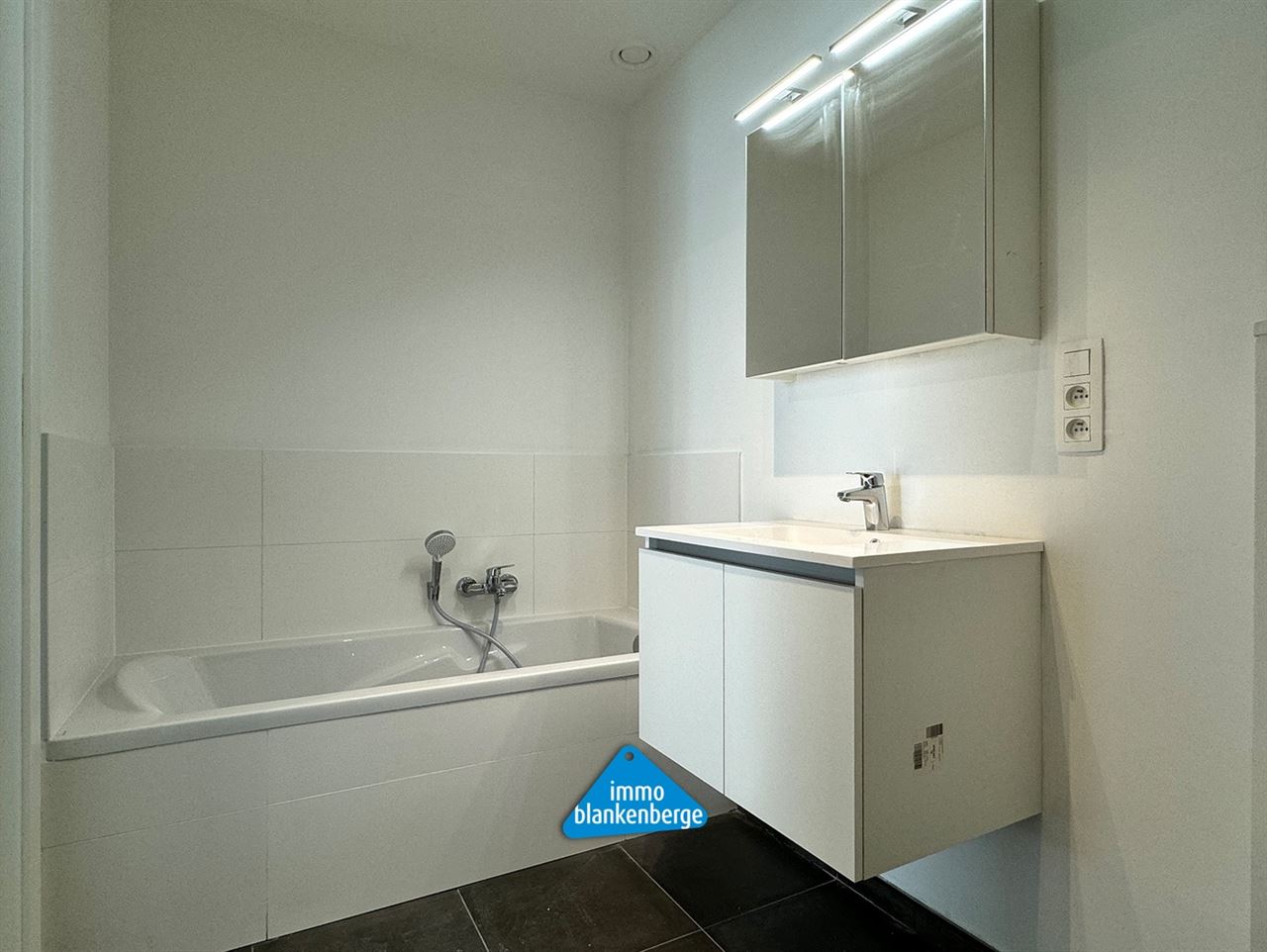 Nieuwbouwappartement met Geïnstalleerde Keuken en 2 Slaapkamers op de Eerste Verdieping