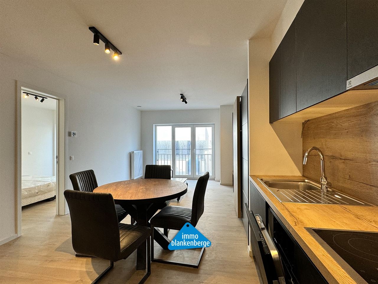 Nieuwbouwappartement met Geïnstalleerde Keuken en 2 Slaapkamers op de Eerste Verdieping