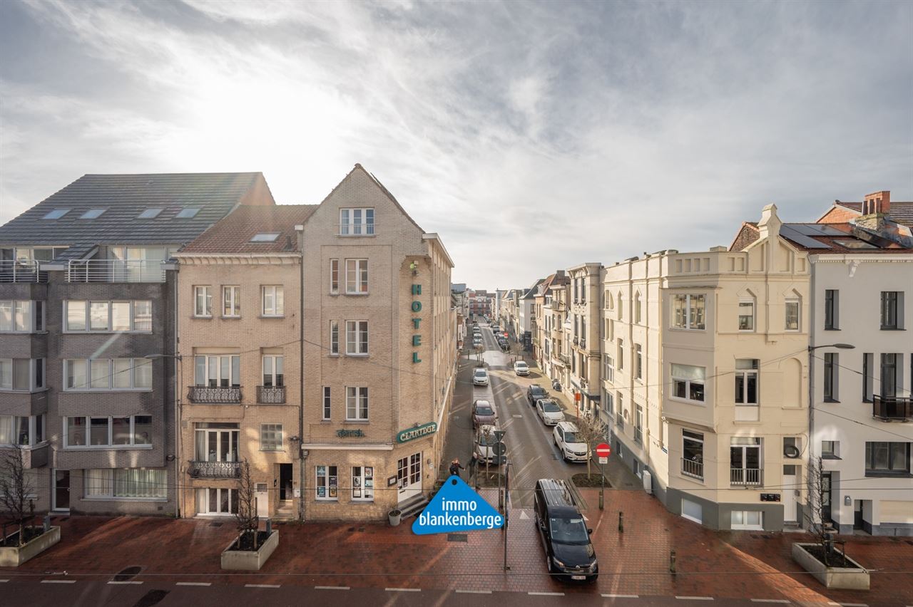 Ruim te renoveren duplex appartement in kleine Residentie