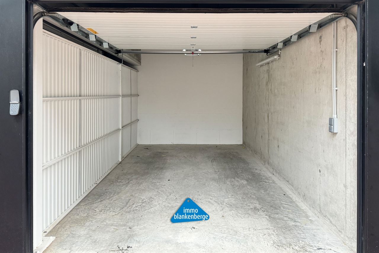 Gemeubelde exclusieve penthouse met garage, twee slaapkamers en terras